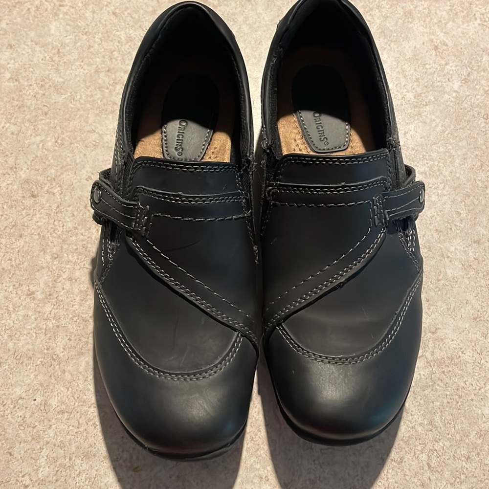 Black Earth Origins. Excellent condition Size 9